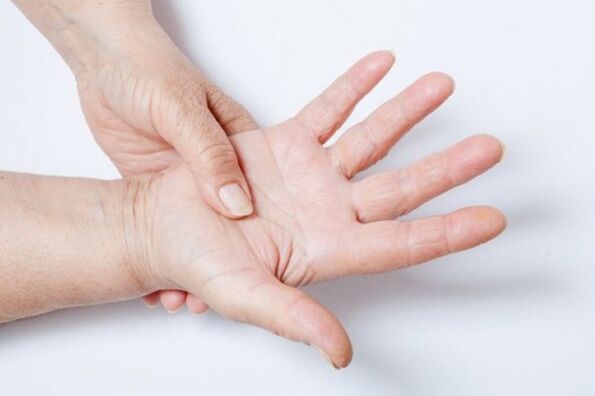 Käte tuimus on üks nimmepiirkonna osteokondroosi sümptomeid