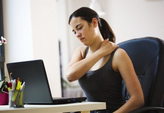 istuv töö põhjustab valu abaluude vahel